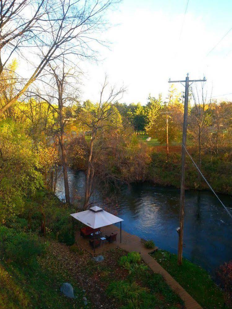 Stone Waters Inn Bellaire 外观 照片