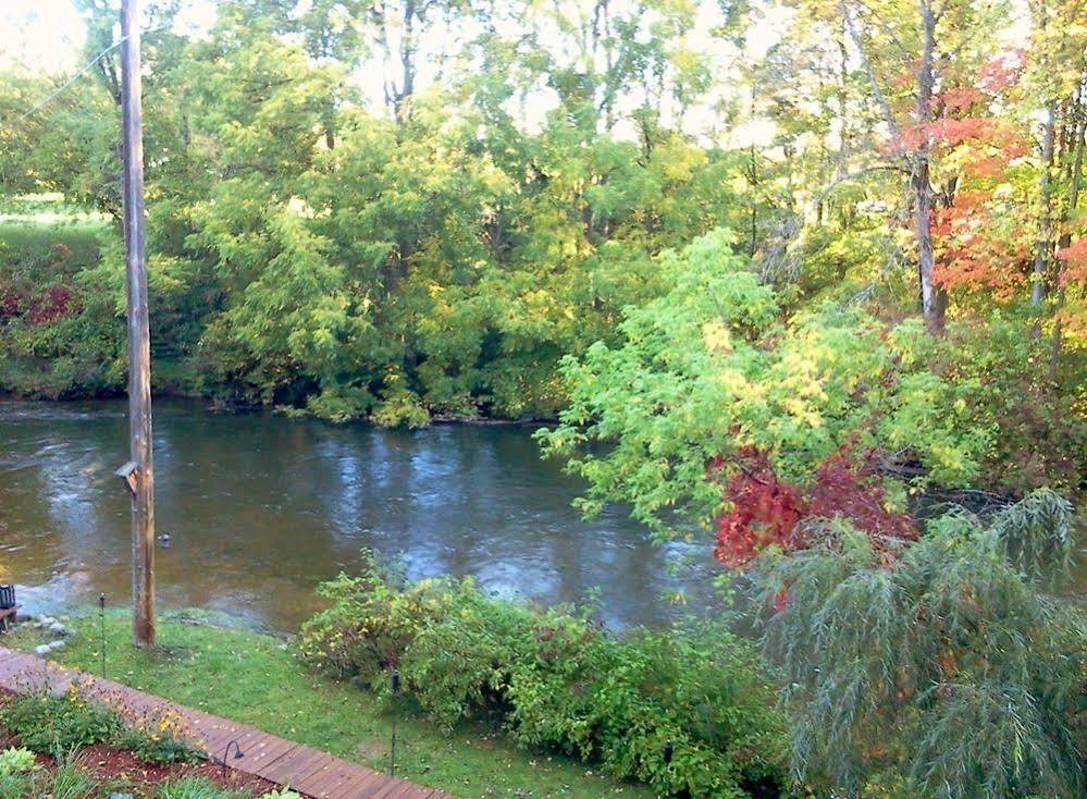 Stone Waters Inn Bellaire 外观 照片