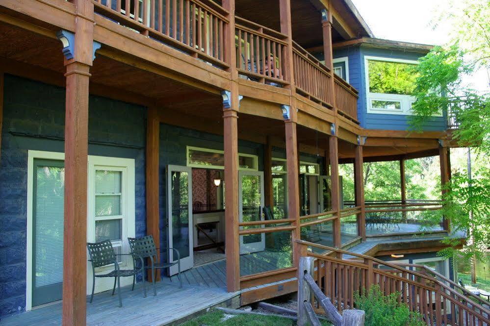 Stone Waters Inn Bellaire 外观 照片